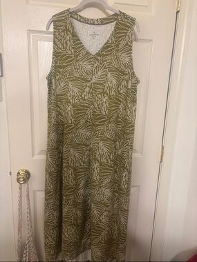 Cuddl Duds Olive and White Patterned Sleeveless V-Neck Nightgown